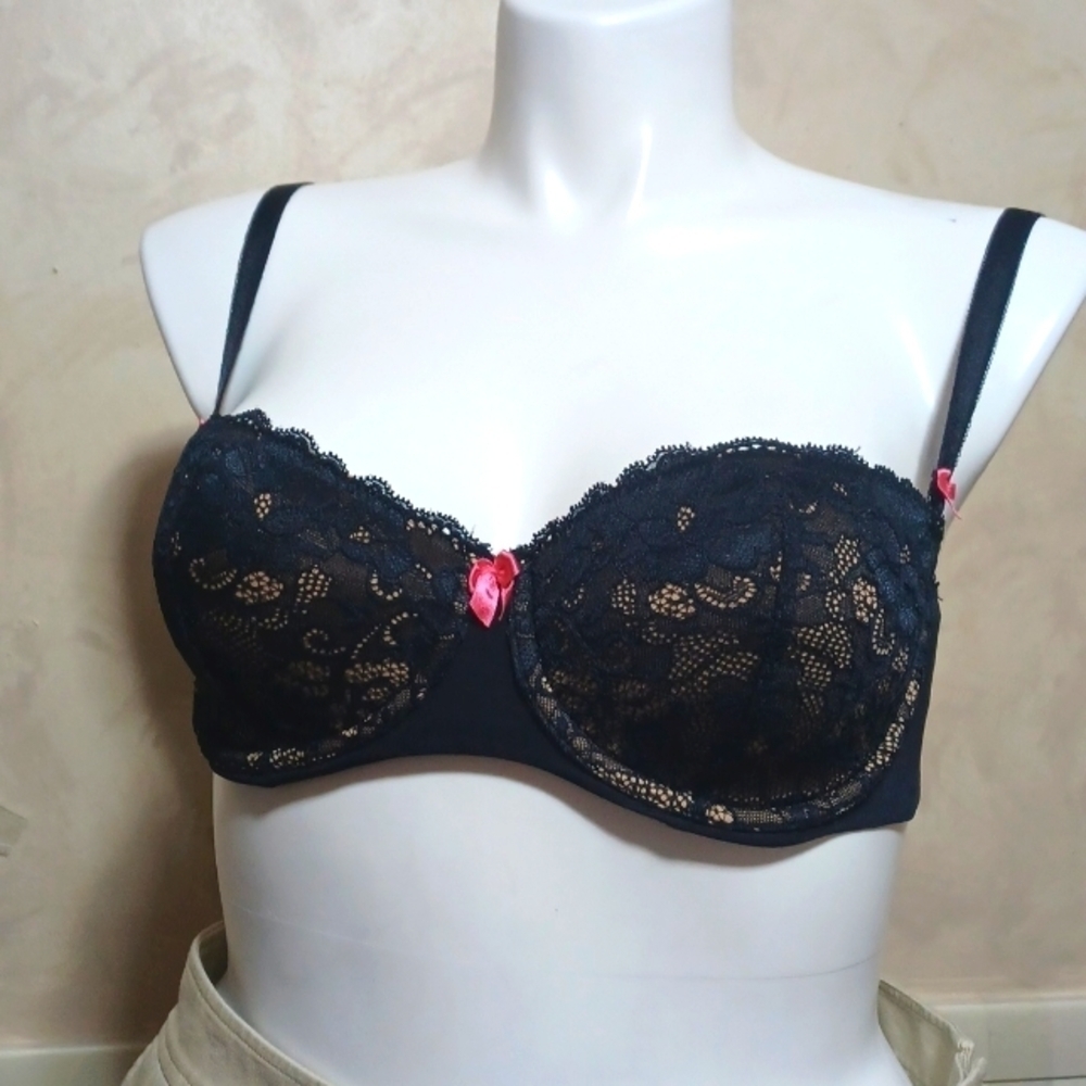 ADORE ME BRA SIZE 36 D LACE WITH PADS